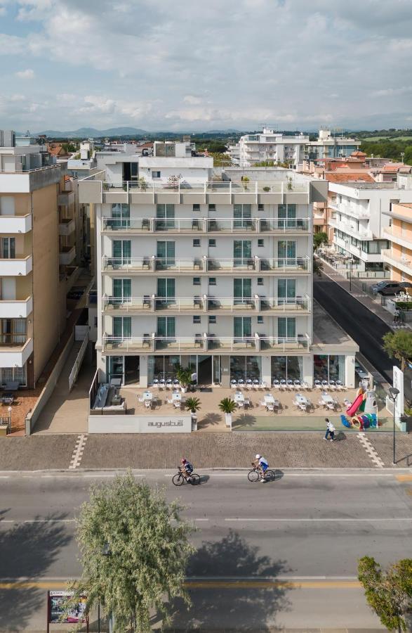 Hotel Augustus- Davanti A Noi C'E Solo Il Mare Misano Adriatico Exterior photo